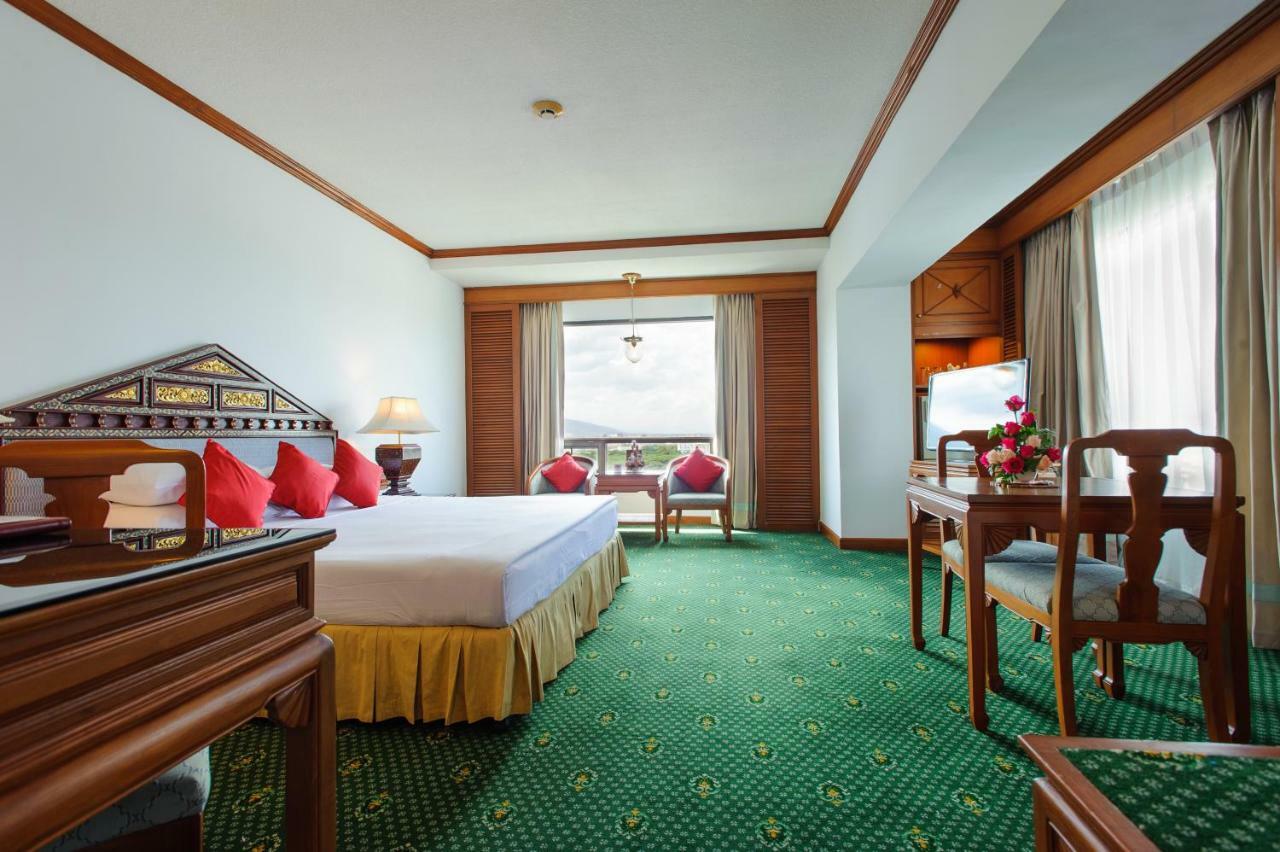 The Park Hotel, Chiang Mai Zewnętrze zdjęcie